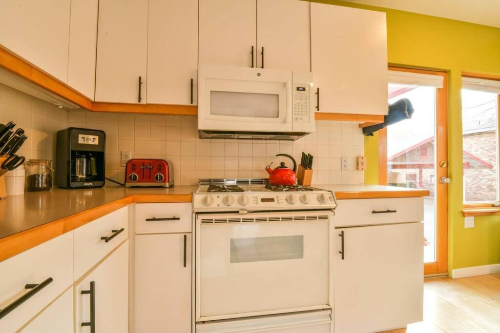 Apartment Hazel @ Stella Ruby - Steps To Downtown! *